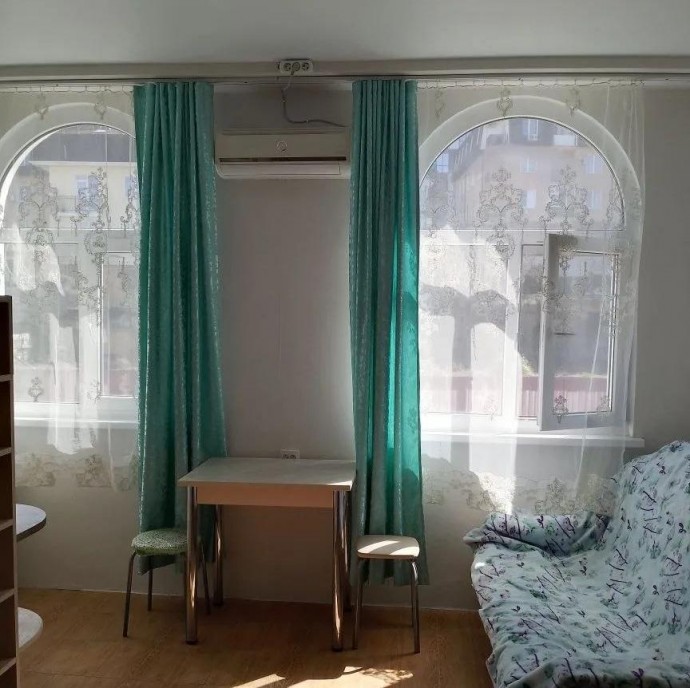 Недорогая квартира с зелёными занавесками в Сочи на бесплатной платформе КвартСочи